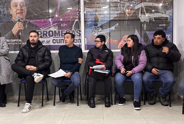 ablo Grasso reunido con vecinos por la falta de servicios en Chimen Aike